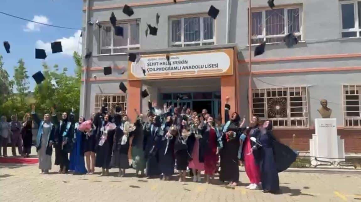 Şehit Halis Keskin Çok Programlı Anadolu Lisesi’nde Mezuniyet Sevinci